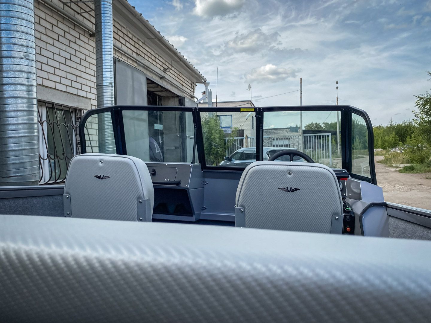 Купить ветровое стекло волжанка 46 (фиш) 2019-2025 г.в., auto-к; фиш; зеленый; калитка центр; чёрный по цене 40 050 р. Низкие цены. Большой выбор. Доставка по всей России. Интернет-магазин в Москве. Только положительные отзывы!