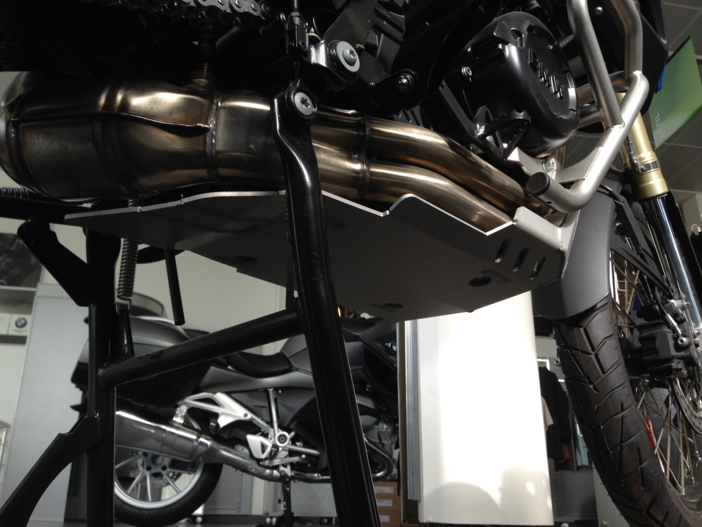 Купить защита картера bmw f800gs adventure f700gs по цене 7 378 р.. Низкие цены. Большой выбор. Доставка по всей России. Интернет-магазин в Москве. Только положительные отзывы!