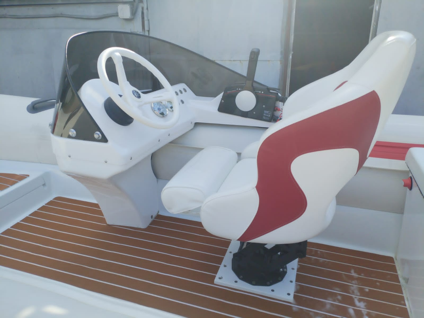 Купить рулевая консоль gt для лодки пвх/rib со стеклом по цене 20 000 р. Низкие цены. Большой выбор. Доставка по всей России. Интернет-магазин в Москве. Только положительные отзывы!
