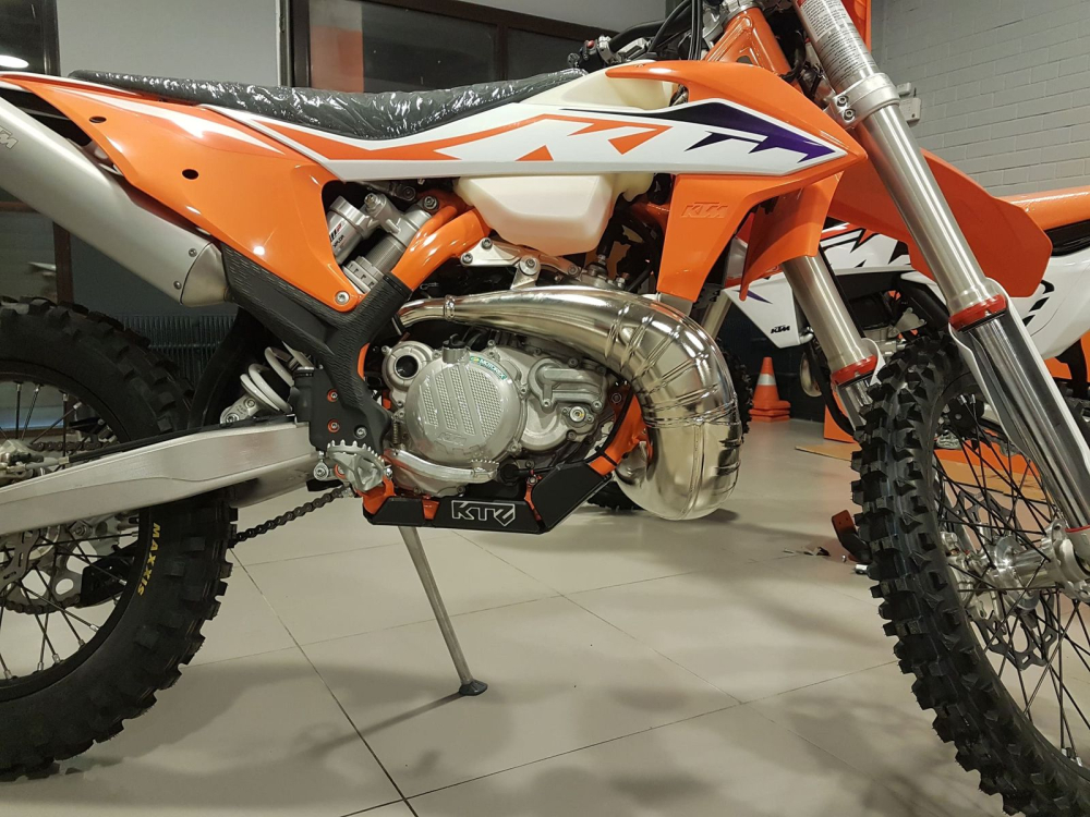 Купить ktm 300 (2t) exc tpi пластиковая защита двигателя по цене 6 400 р.. Низкие цены. Большой выбор. Доставка по всей России. Интернет-магазин в Москве. Только положительные отзывы!