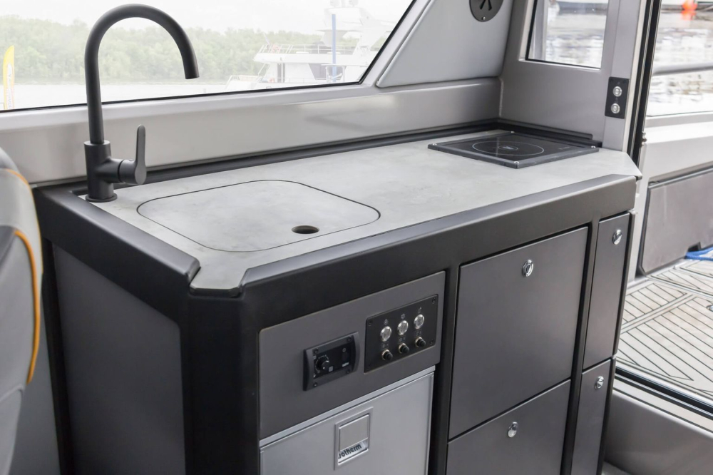 Купить катер voyager 850 cabin по цене . Низкие цены. Большой выбор. Доставка по всей России. Интернет-магазин в Москве. Только положительные отзывы!
