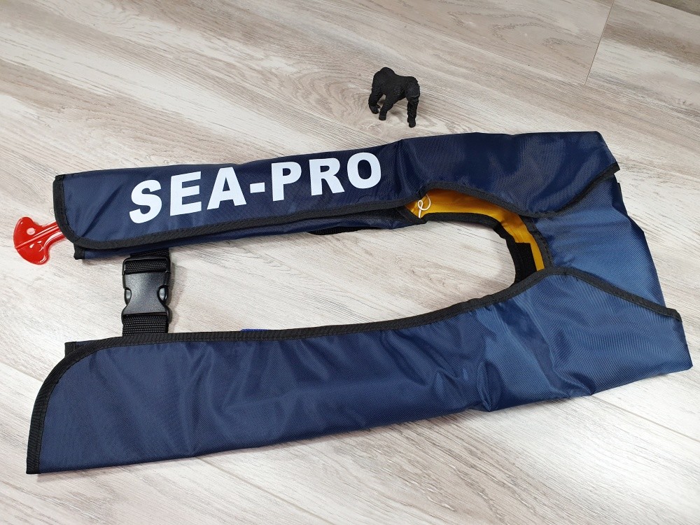 Купить автоматический спасательный жилет sea-pro (синий) по цене 4 500 р. Низкие цены. Большой выбор. Доставка по всей России. Интернет-магазин в Москве. Только положительные отзывы!