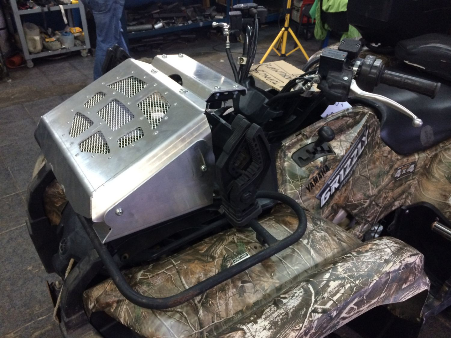 Купить вынос радиатора черный yamaha grizzly 550/700 2016- по цене 2 838 р.. Низкие цены. Большой выбор. Доставка по всей России.  Интернет-магазин в Москве. Только положительные отзывы!