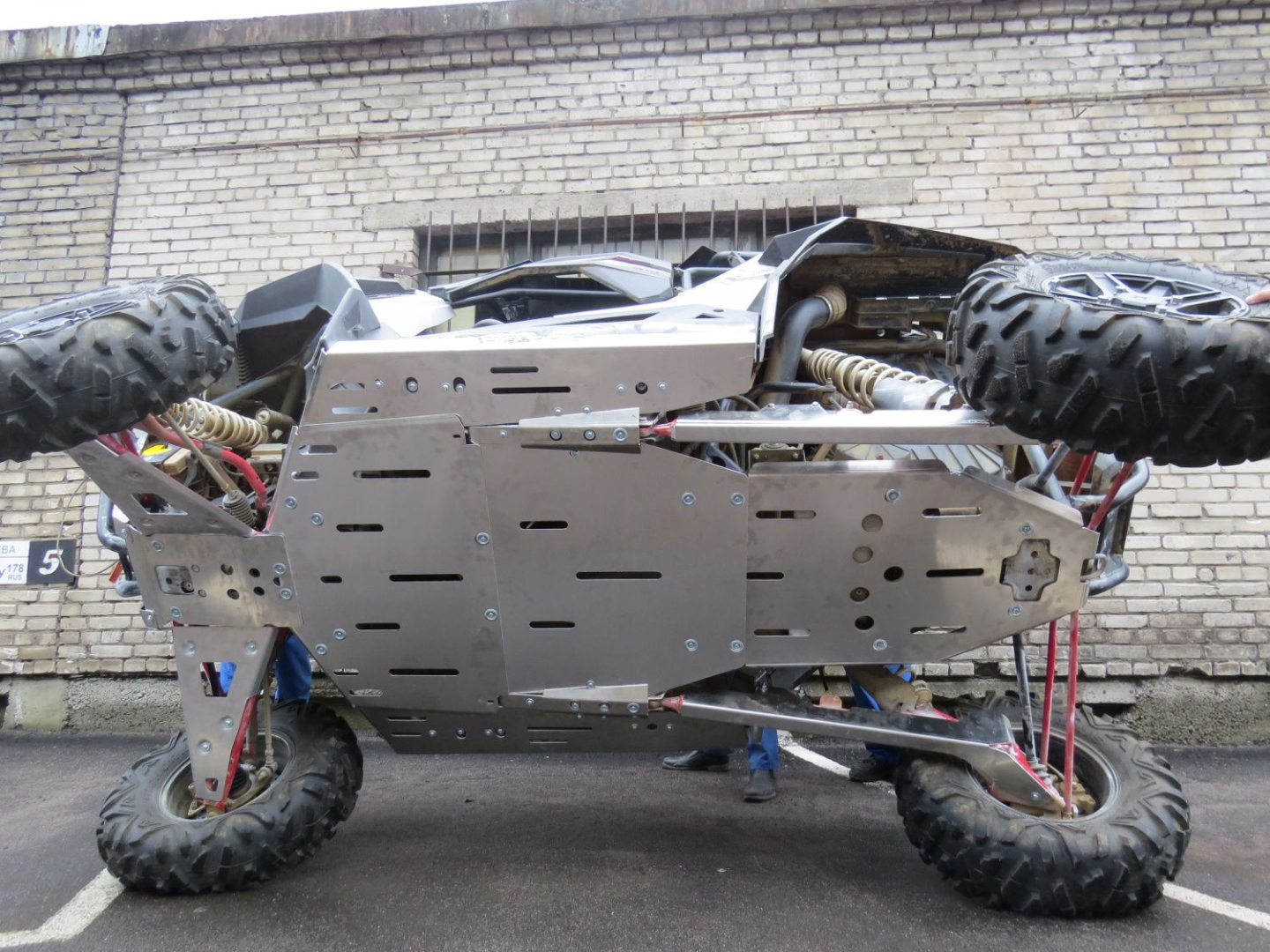 Купить защита днища polaris rzr 1000 2013-15 по цене 44 460 р.. Низкие цены. Большой выбор. Доставка по всей России.  Интернет-магазин в Москве. Только положительные отзывы!