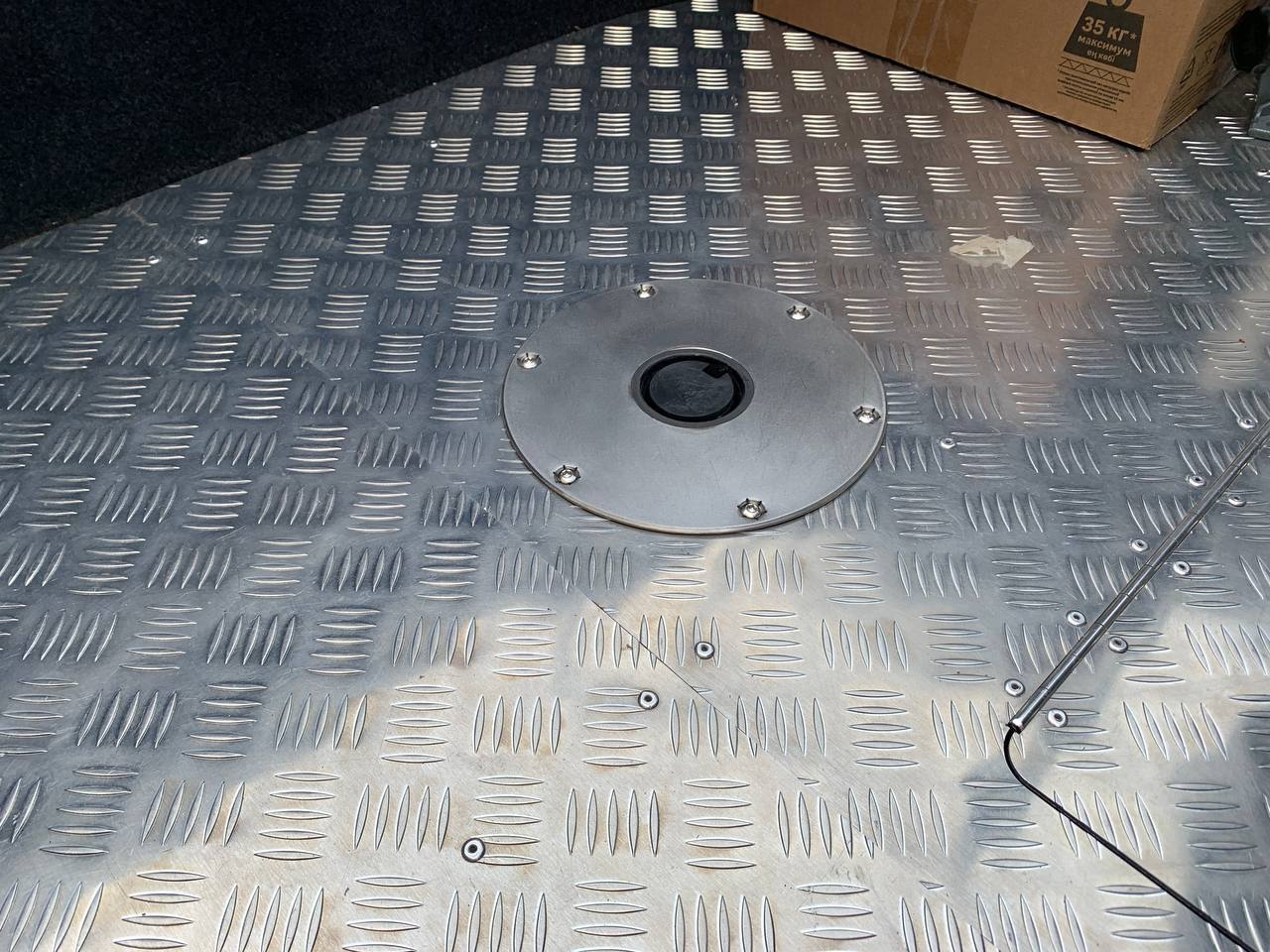 Купить основание стойки сидения палубное врезное плоское 60 мм по цене 9 200 р. Низкие цены. Большой выбор. Доставка по всей России. Интернет-магазин в Москве. Только положительные отзывы!