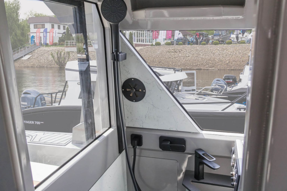 Купить катер voyager 850 cabin по цене . Низкие цены. Большой выбор. Доставка по всей России. Интернет-магазин в Москве. Только положительные отзывы!