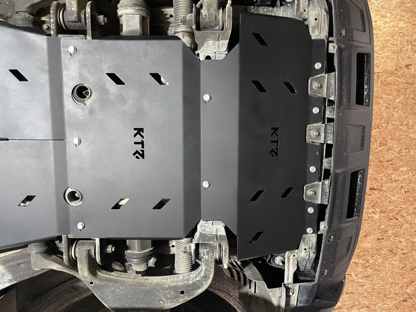 Защита радиатора TANK 700 3.0 АКПП 4WD 2024+ Сталь 3 мм KTZ