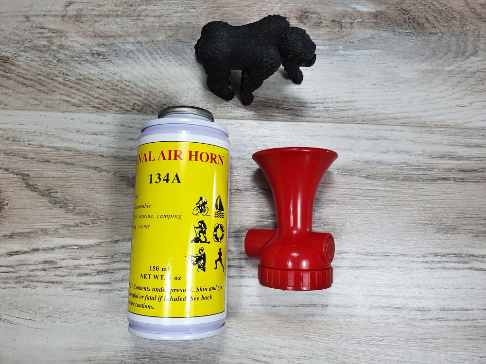 Купить сигнал воздушный (горн) средний 150 мл по цене  Низкие цены. Большой выбор. Доставка по всей России. Интернет-магазин в Москве. Только положительные отзывы!