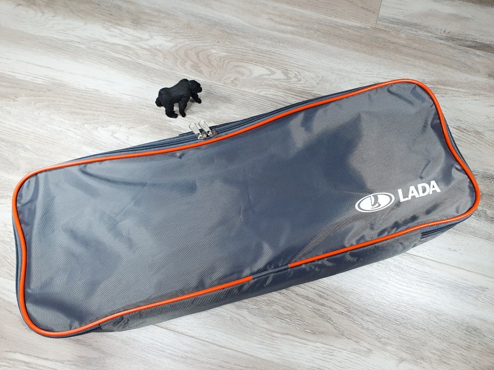 Купить набор автомобилиста lada (аптечка, огнетушитель, знак авар. остановки, трос буксировочный) по цене 1 500 р.. Низкие цены. Большой выбор. Доставка по всей России.  Интернет-магазин в Москве. Только положительные отзывы!