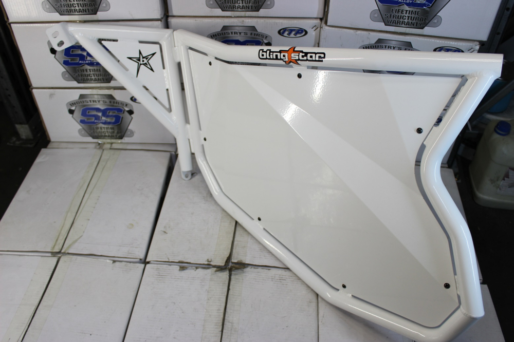 Купить комплект дверей blingstar для rzr 1000 xp utv-2201-wht, белые по цене 38 000 р.. Низкие цены. Большой выбор. Доставка по всей России.  Интернет-магазин в Москве. Только положительные отзывы!