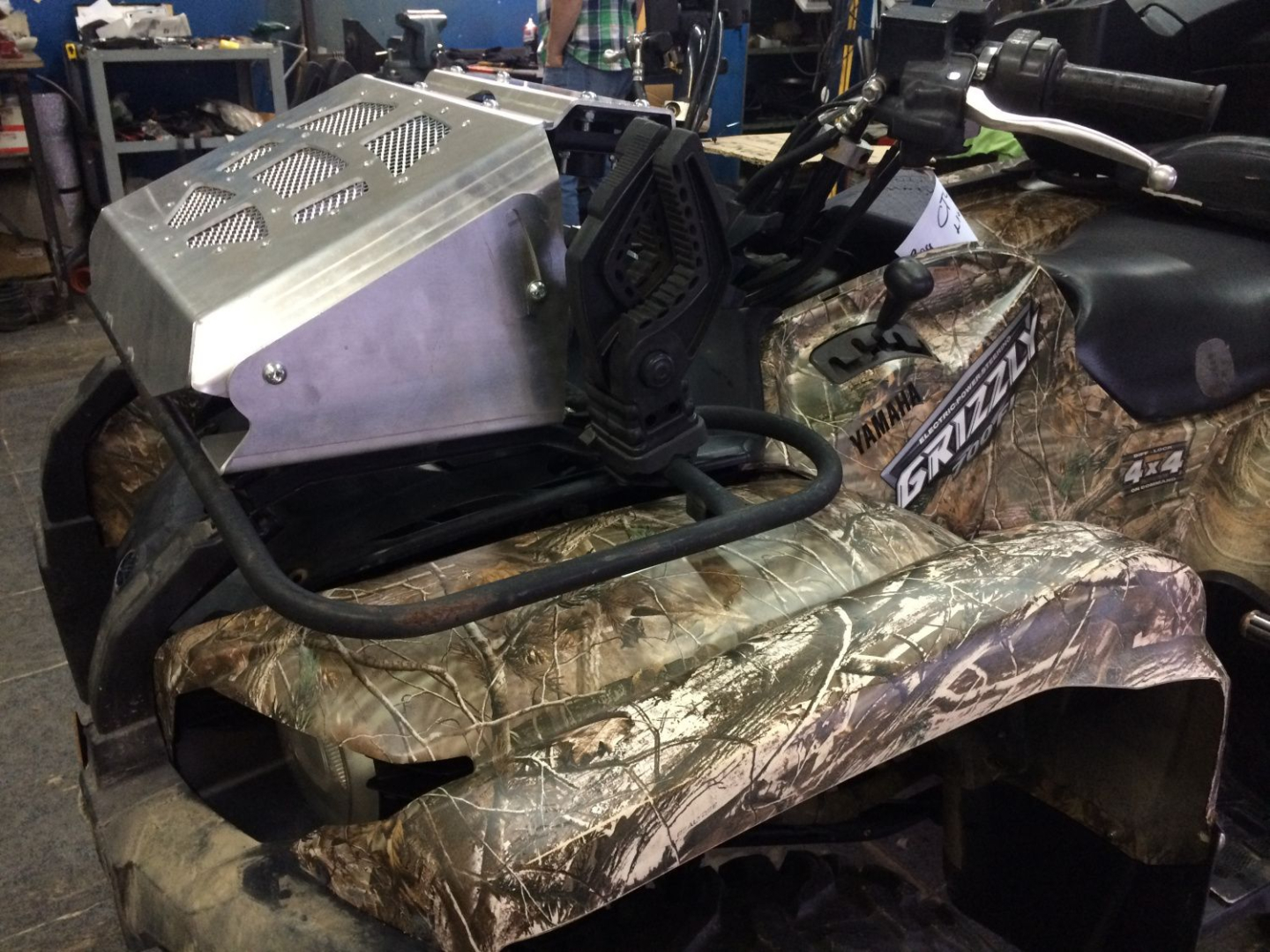 Купить вынос радиатора черный yamaha grizzly 550/700 2016- по цене 2 838 р.. Низкие цены. Большой выбор. Доставка по всей России.  Интернет-магазин в Москве. Только положительные отзывы!