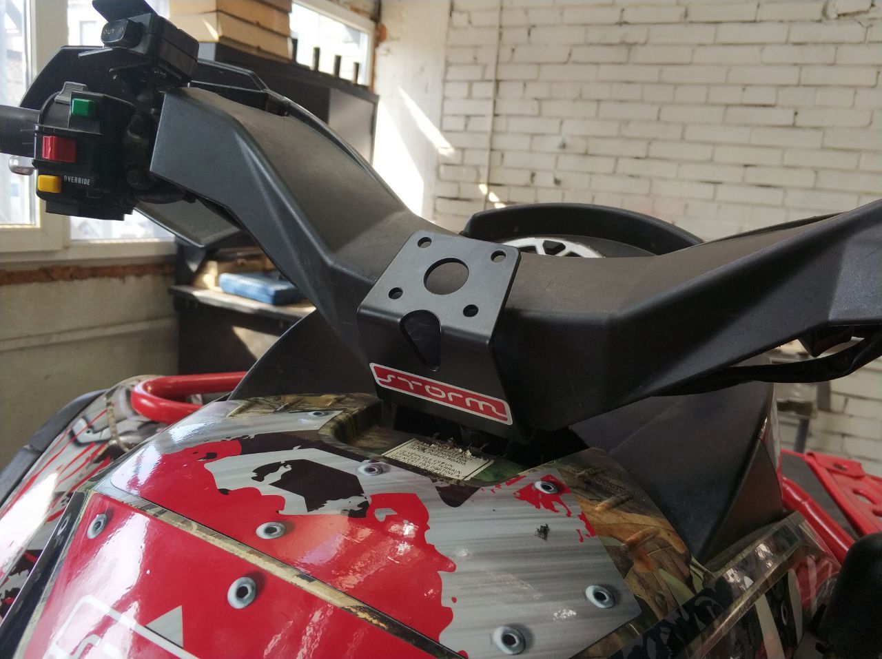 Купить кронштейн навигатора can-am brp outlander g1 g2 400/500/650/800/1000/1000x-mr max 2012-19 по цене 2 064 р.. Низкие цены. Большой выбор. Доставка по всей России.  Интернет-магазин в Москве. Только положительные отзывы!