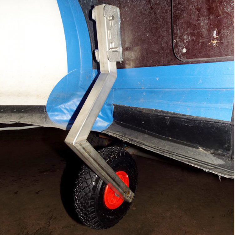 Транцевые колеса для лодки с НДНД TK-180H по низкой цене в Москве. Можете купить недорого для надувной лодки с доставкой по РФ. В наличии!Всего 6 800 р.