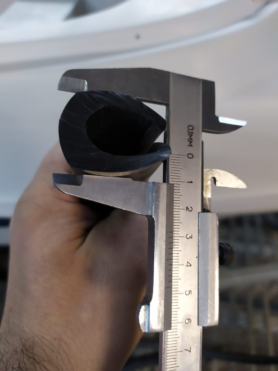 Купить привальный брус (привальник) бортовая накладка (1 м) по цене 750 р. Низкие цены. Большой выбор. Доставка по всей России. Интернет-магазин в Москве. Только положительные отзывы!