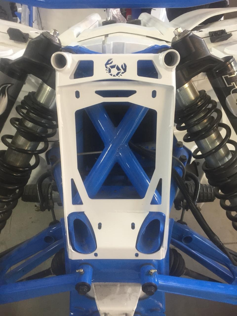 Купить усиленная пластина передних амортизаторов maverick x3 по цене 16 275 р.. Низкие цены. Большой выбор. Доставка по всей России.  Интернет-магазин в Москве. Только положительные отзывы!