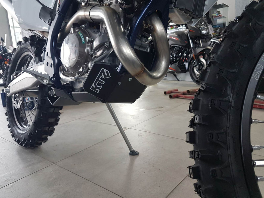 Купить husqvarna fe 501/450 2017-2023 пластиковая защита двигателя по цене 6 400 р.. Низкие цены. Большой выбор. Доставка по всей России. Интернет-магазин в Москве. Только положительные отзывы!