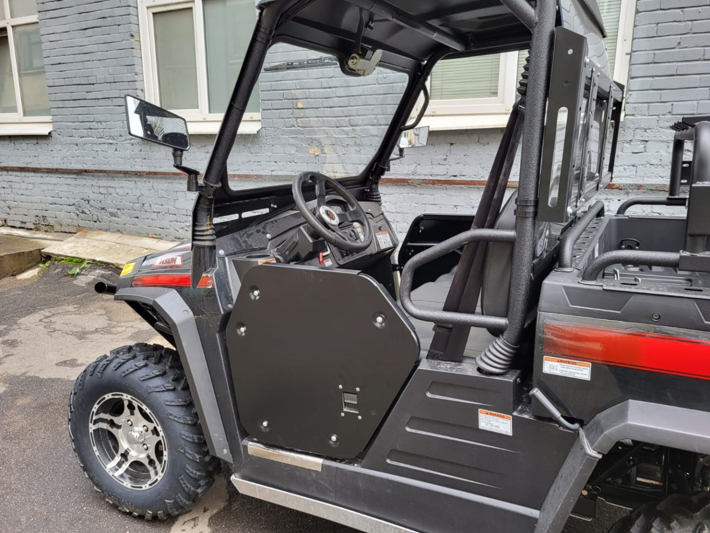 Купить двери hisun sector 550/750 2022- по цене 17 850 р.. Низкие цены. Большой выбор. Доставка по всей России.  Интернет-магазин в Москве. Только положительные отзывы!