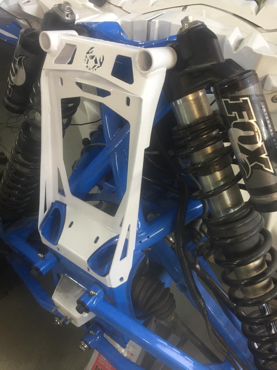 Купить усиленная пластина передних амортизаторов maverick x3 по цене 16 275 р.. Низкие цены. Большой выбор. Доставка по всей России.  Интернет-магазин в Москве. Только положительные отзывы!