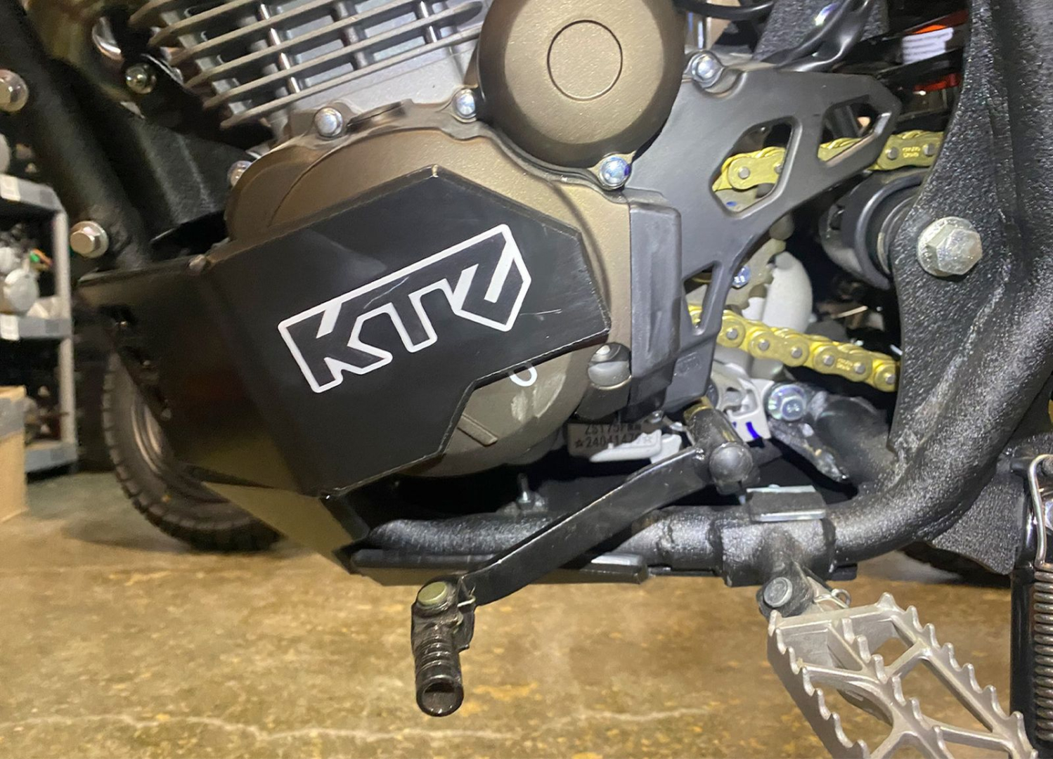 Купить защита картера и прогрессии мотоцикла regulmoto cr-x pr300 (4t zs175fmm, б.вал) 2025 по цене 5 500 р.. Низкие цены. Большой выбор. Доставка по всей России. Интернет-магазин в Москве. Только положительные отзывы!