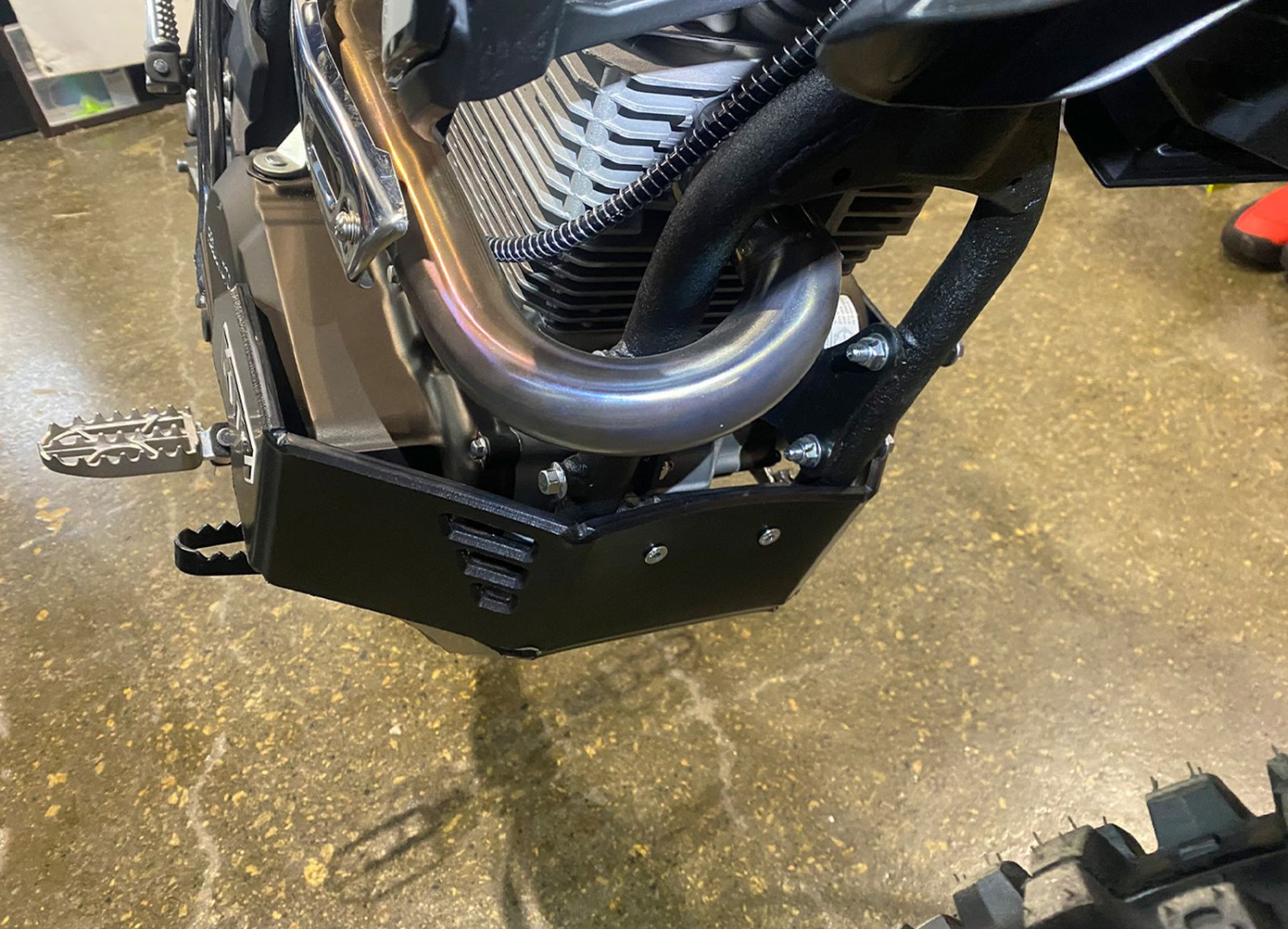 Купить защита картера и прогрессии мотоцикла regulmoto cr-x pr300 (4t zs175fmm, б.вал) 2025 по цене 5 500 р.. Низкие цены. Большой выбор. Доставка по всей России. Интернет-магазин в Москве. Только положительные отзывы!