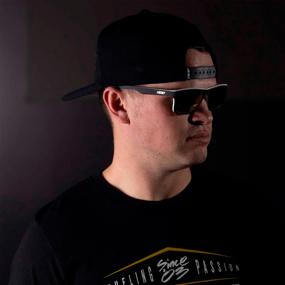 Купить очки солнцезащитные 509 deuce speedsta black gold , os по цене 9 255 р. Низкие цены. Большой выбор. Доставка по всей России. Интернет-магазин в Москве. Только положительные отзывы!