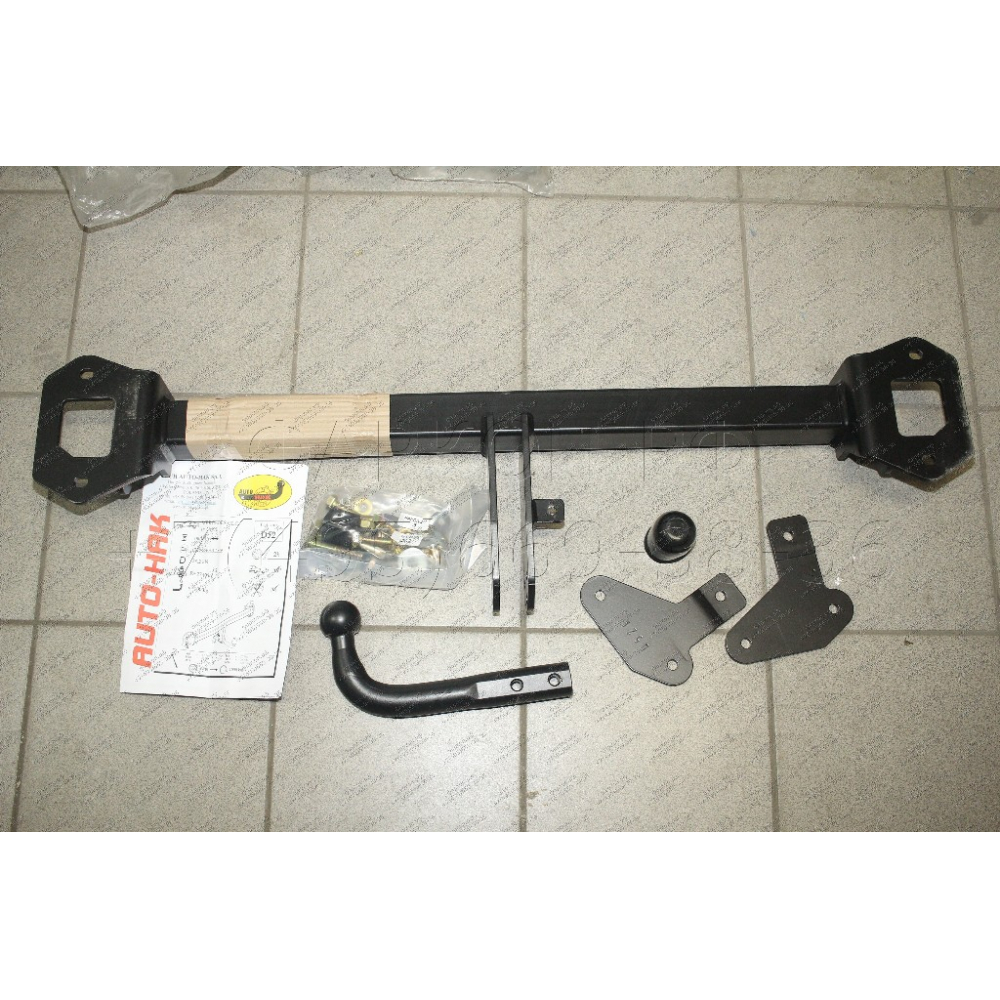 Купить фаркоп mercedes glc-class x253 2015- d 52 auto-hak по цене  Низкие цены. Большой выбор. Доставка по всей России. Интернет-магазин в Москве. Только положительные отзывы!