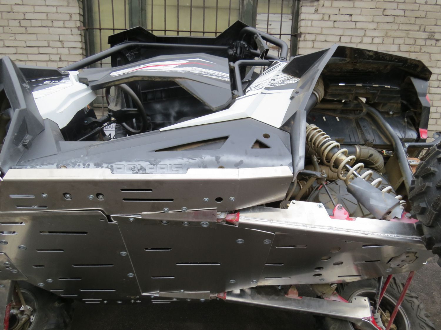 Купить защита днища polaris rzr 1000 2013-15 по цене 44 460 р.. Низкие цены. Большой выбор. Доставка по всей России.  Интернет-магазин в Москве. Только положительные отзывы!