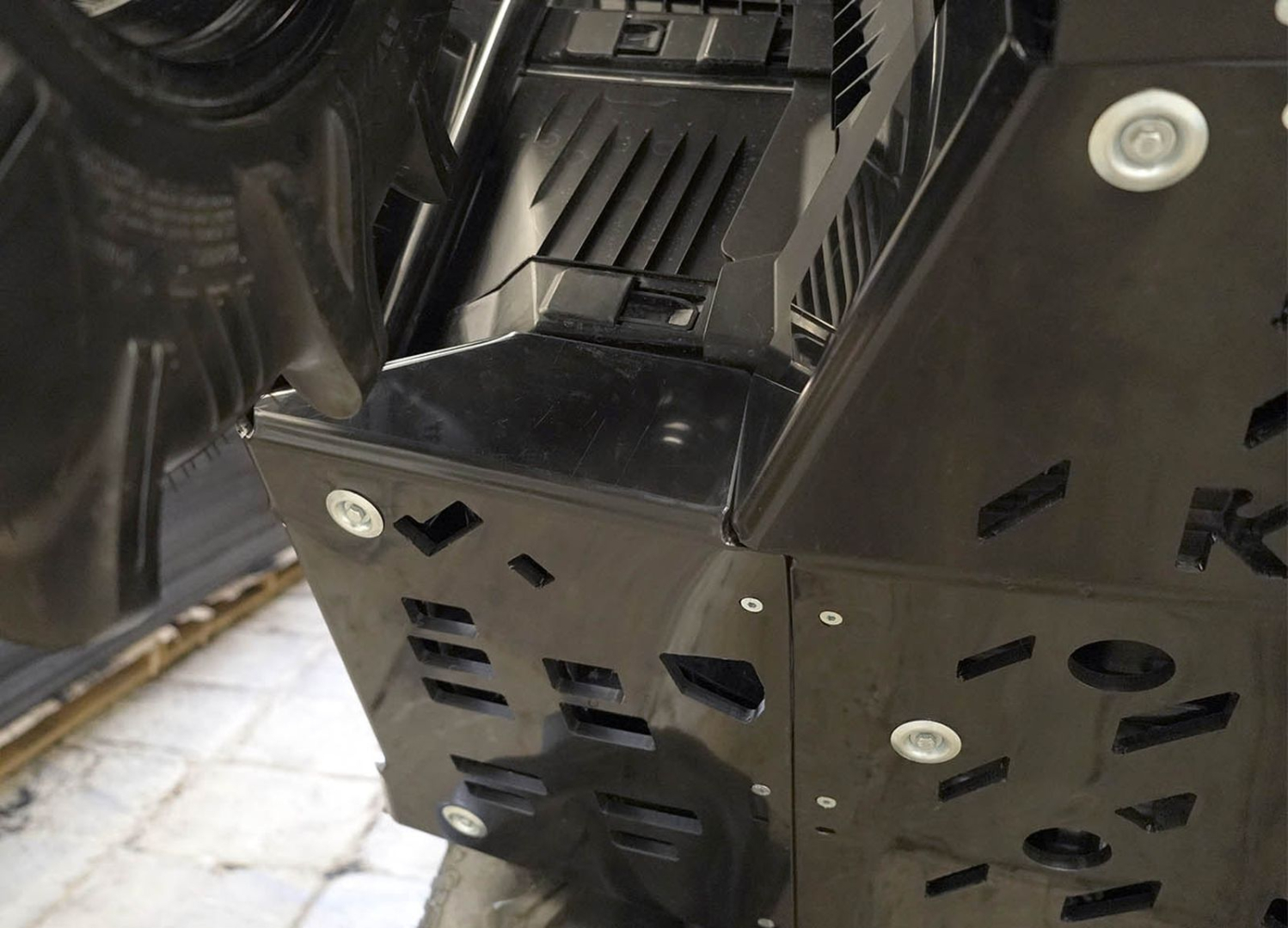 Купить пластиковая защита днища brp outlander g3 1000r xmr 2025 ktz 20.25 по цене 29 800 р.. Низкие цены. Большой выбор. Доставка по всей России.  Интернет-магазин в Москве. Только положительные отзывы!