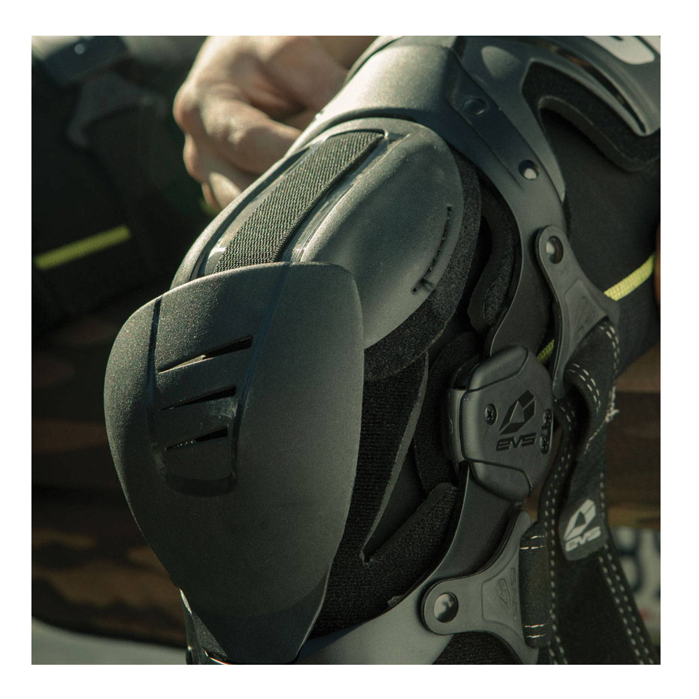 Брейсы EVS Axis Sport M