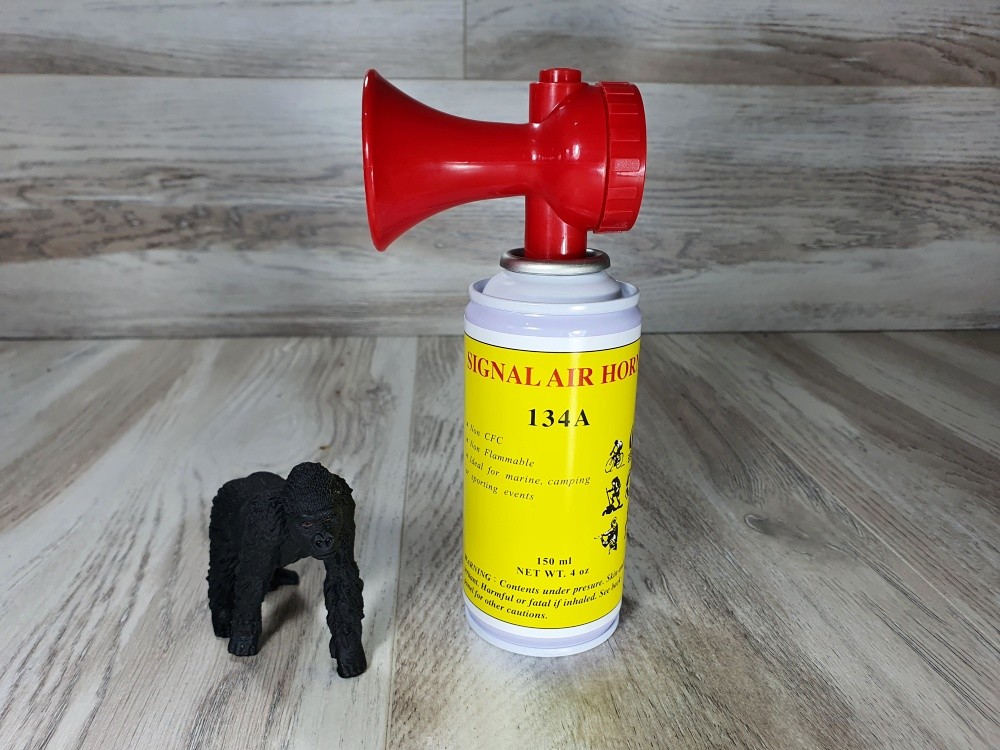 Купить сигнал воздушный (горн) средний 150 мл по цене  Низкие цены. Большой выбор. Доставка по всей России. Интернет-магазин в Москве. Только положительные отзывы!