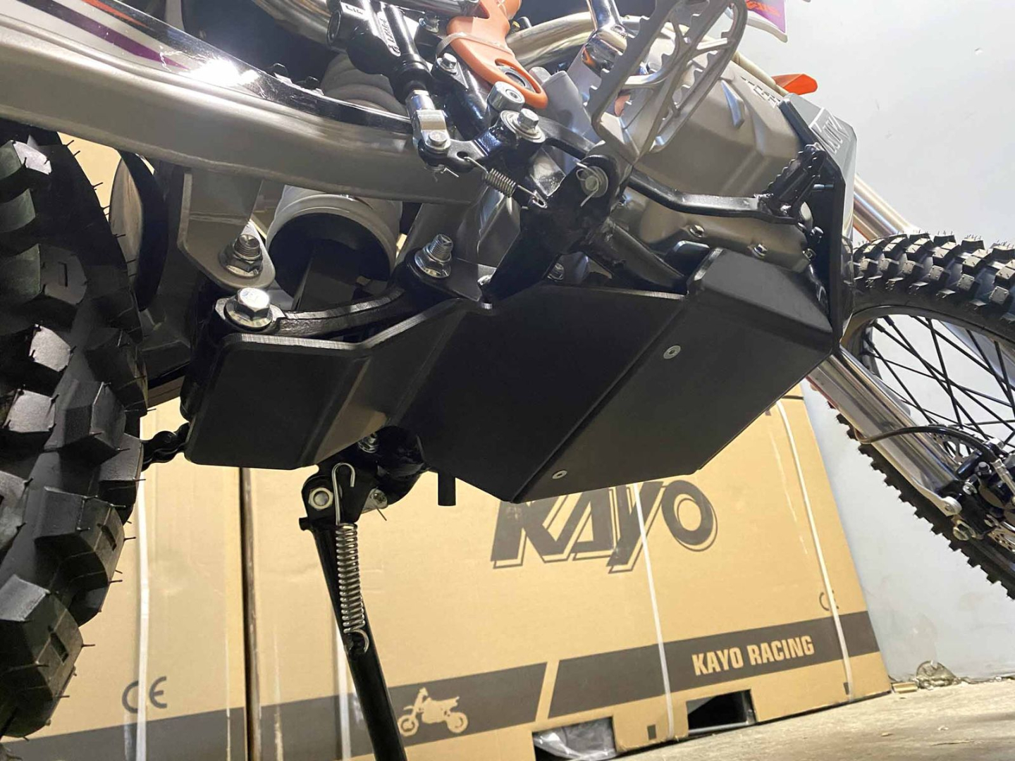 Купить защита картера и прогрессии мотоцикла kews k10 pr300 (4t zs175fmn, балансировочный вал) 2024 по цене 5 500 р.. Низкие цены. Большой выбор. Доставка по всей России. Интернет-магазин в Москве. Только положительные отзывы!