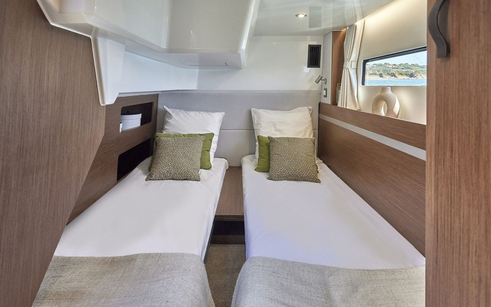 Купить катер beneteau antares 12 fly с моторами 2x400 + joystick по цене . Низкие цены. Большой выбор. Доставка по всей России. Интернет-магазин в Москве. Только положительные отзывы!
