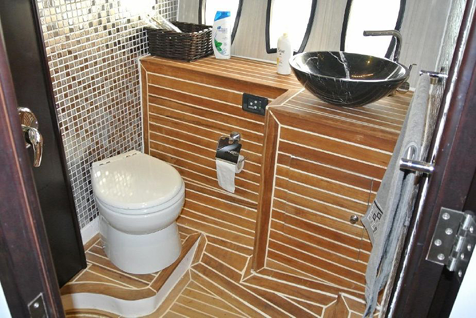 Купить унитаз вакуумный «deluxe» 12 в по цене 78 003 р. Низкие цены. Большой выбор. Доставка по всей России. Интернет-магазин в Москве. Только положительные отзывы!