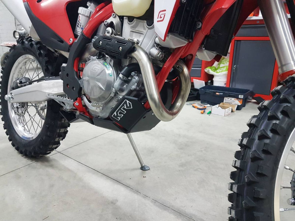 Купить gasgas ec 350f/250f husqvarna fe 250/350 2017-2023 пластиковая защита двигателя по цене 6 400 р.. Низкие цены. Большой выбор. Доставка по всей России. Интернет-магазин в Москве. Только положительные отзывы!
