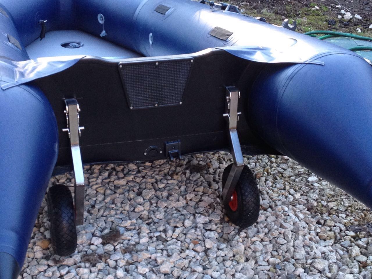 Транцевые колеса для лодки с НДНД TK-180H по низкой цене в Москве. Можете купить недорого для надувной лодки с доставкой по РФ. В наличии!Всего 6 800 р.