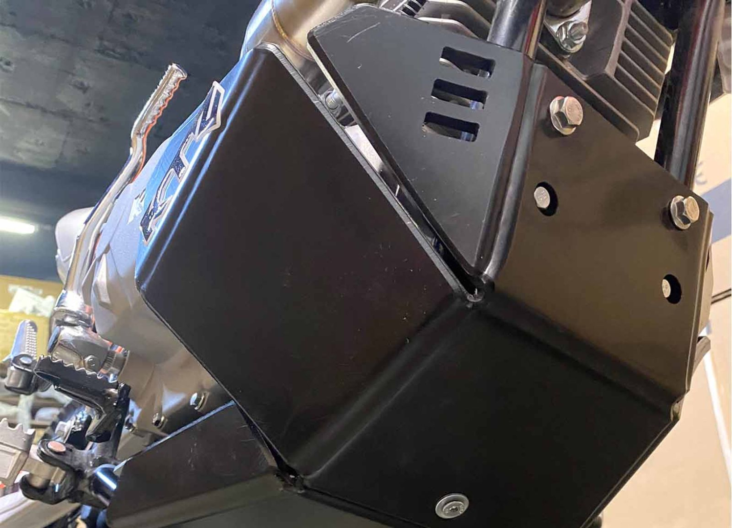 Купить защита картера и прогрессии мотоцикла kews k10 pr300 (4t zs175fmn, балансировочный вал) 2024 по цене 5 500 р.. Низкие цены. Большой выбор. Доставка по всей России. Интернет-магазин в Москве. Только положительные отзывы!
