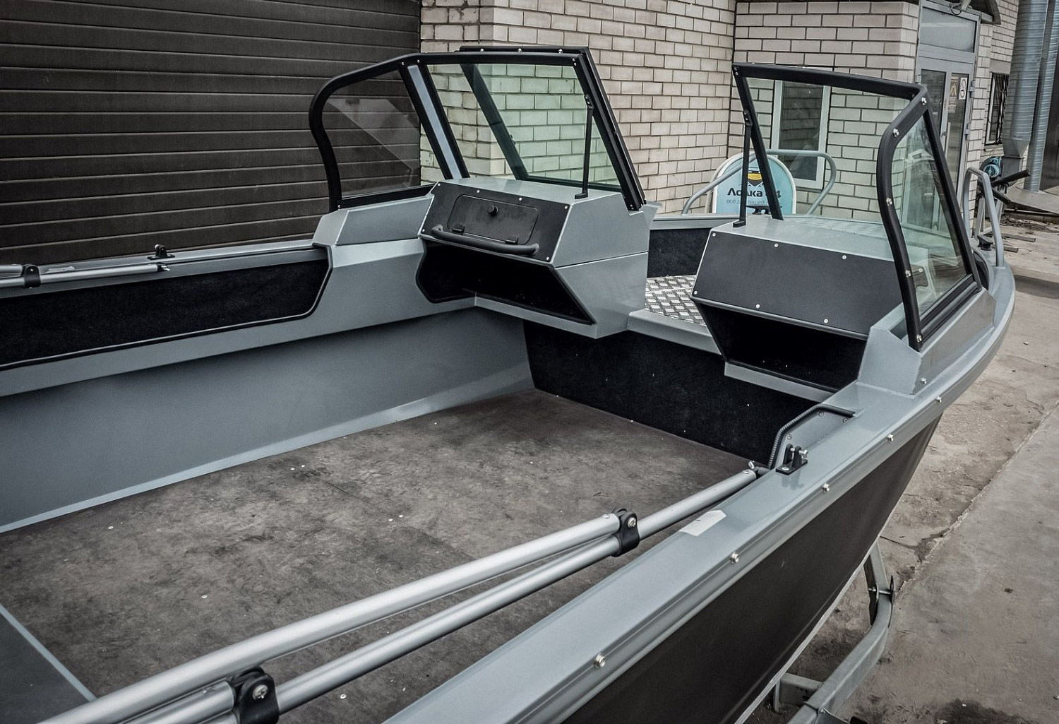 Купить ветровое стекло волжанка 46 (фиш) 2019-2025 г.в., auto-к; фиш; зеленый; калитка центр; чёрный; подсветка: да по цене 43 920 р. Низкие цены. Большой выбор. Доставка по всей России. Интернет-магазин в Москве. Только положительные отзывы!