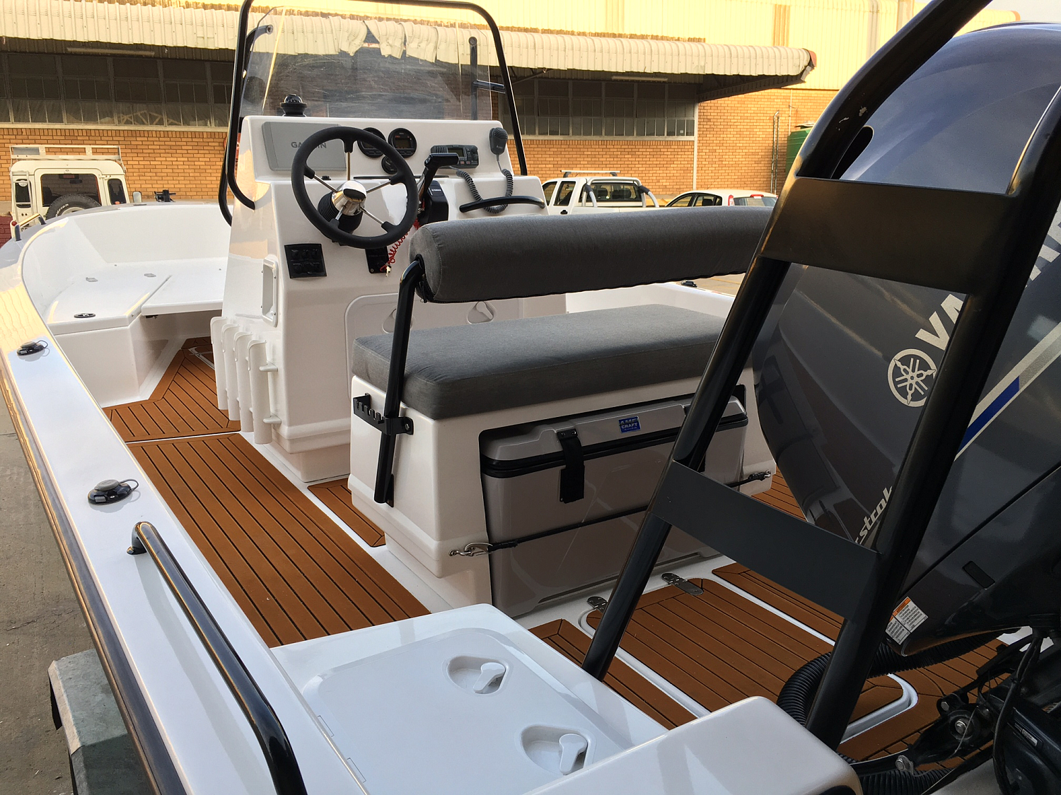 Купить нескользящее палубное покрытие "eva-teak" по цене  Низкие цены. Большой выбор. Доставка по всей России. Интернет-магазин в Москве. Только положительные отзывы!