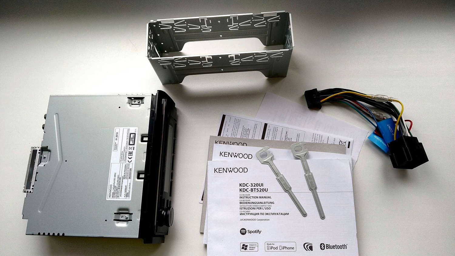 Автомобильный CD-ресивер KENWOOD KDC-320UI